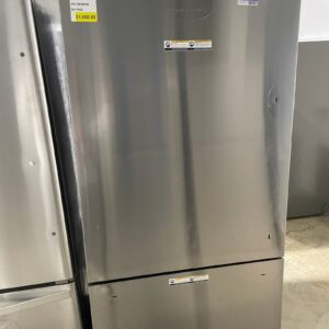 Fisher & Paykel RF170WLKJX6 32 Inch Freestanding Bottom Mount Refrigerator